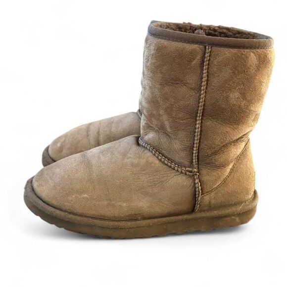 Womens Ugg Classic Boots SZ 6 - Picture 1 of 4